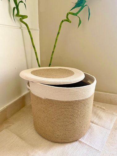 [b00014scj] Storage Jute Basket with lid (top cotton- base jute).webp
