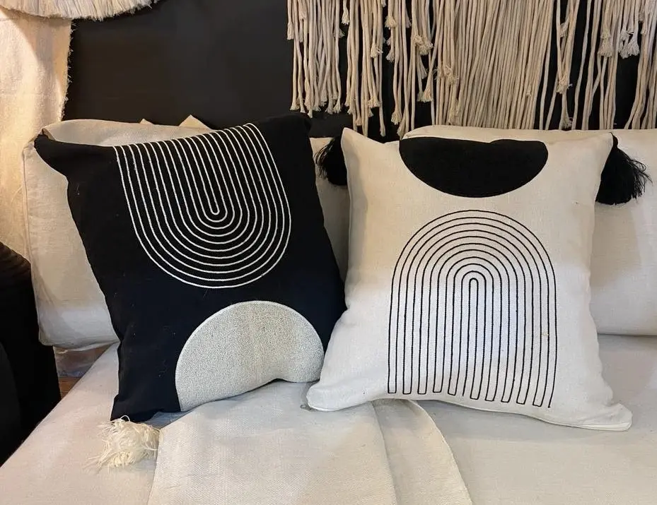 c00018ltb Arch Cushion black, Wi.webp