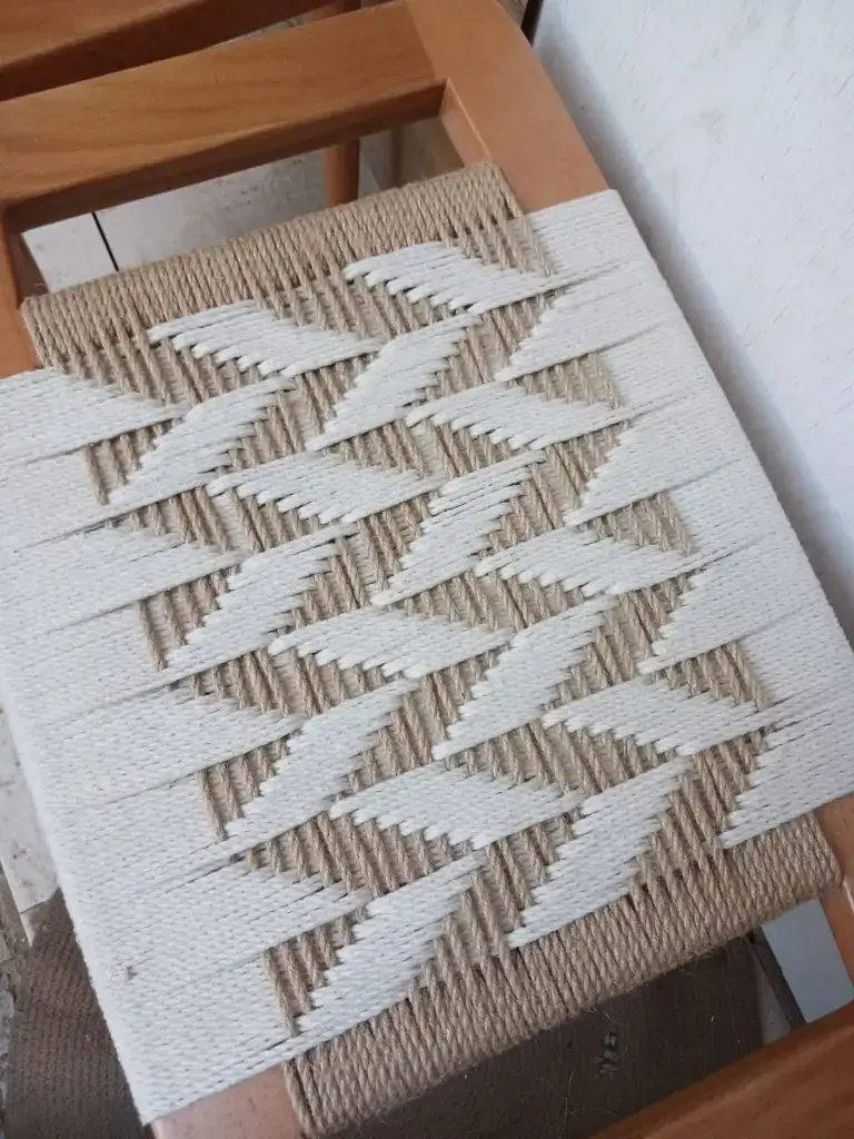 [hf000sb] Sadu Bench.webp