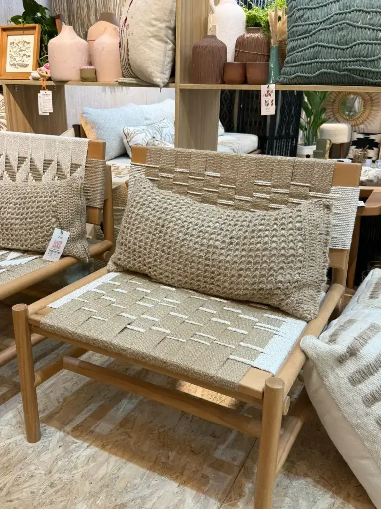 [hf000c2j] Stripped Chair.webp