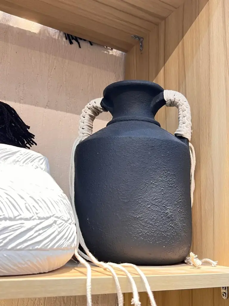 Pelike Pottery with 2 handles