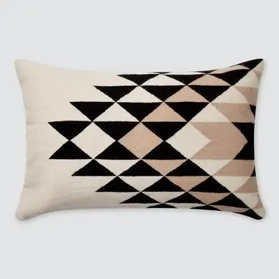 [C000CS8] Triangle Pattern Kilim-Cushion (With)