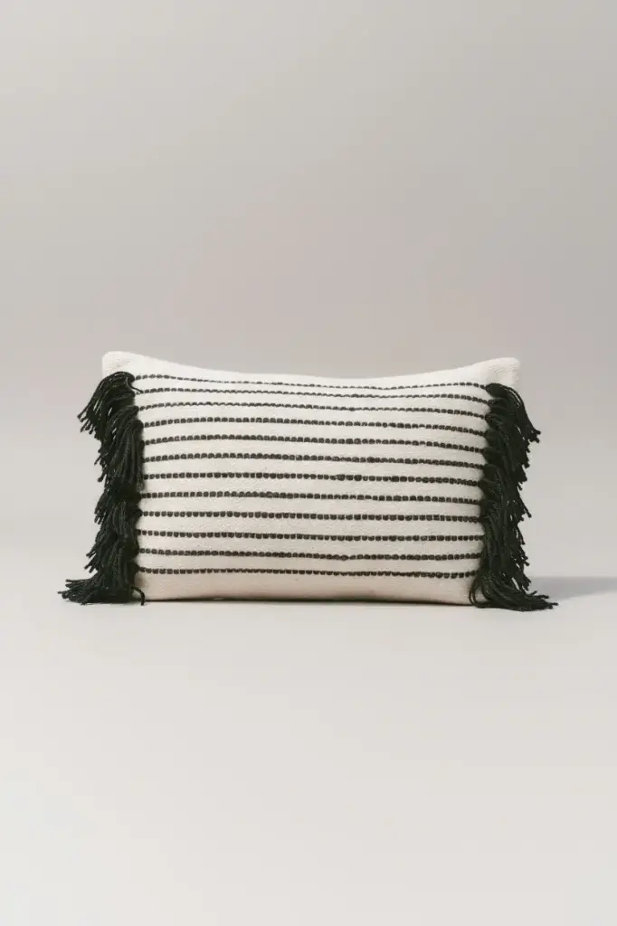 [C000CKB] Curly Kilim Cushion (With, black)