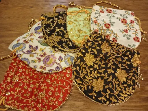 [F000PEH] Potlis Embroidery Handbag