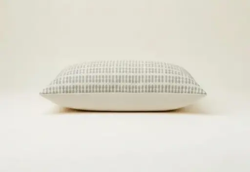 [c000bsp] Dash-Line Floor Pouf 